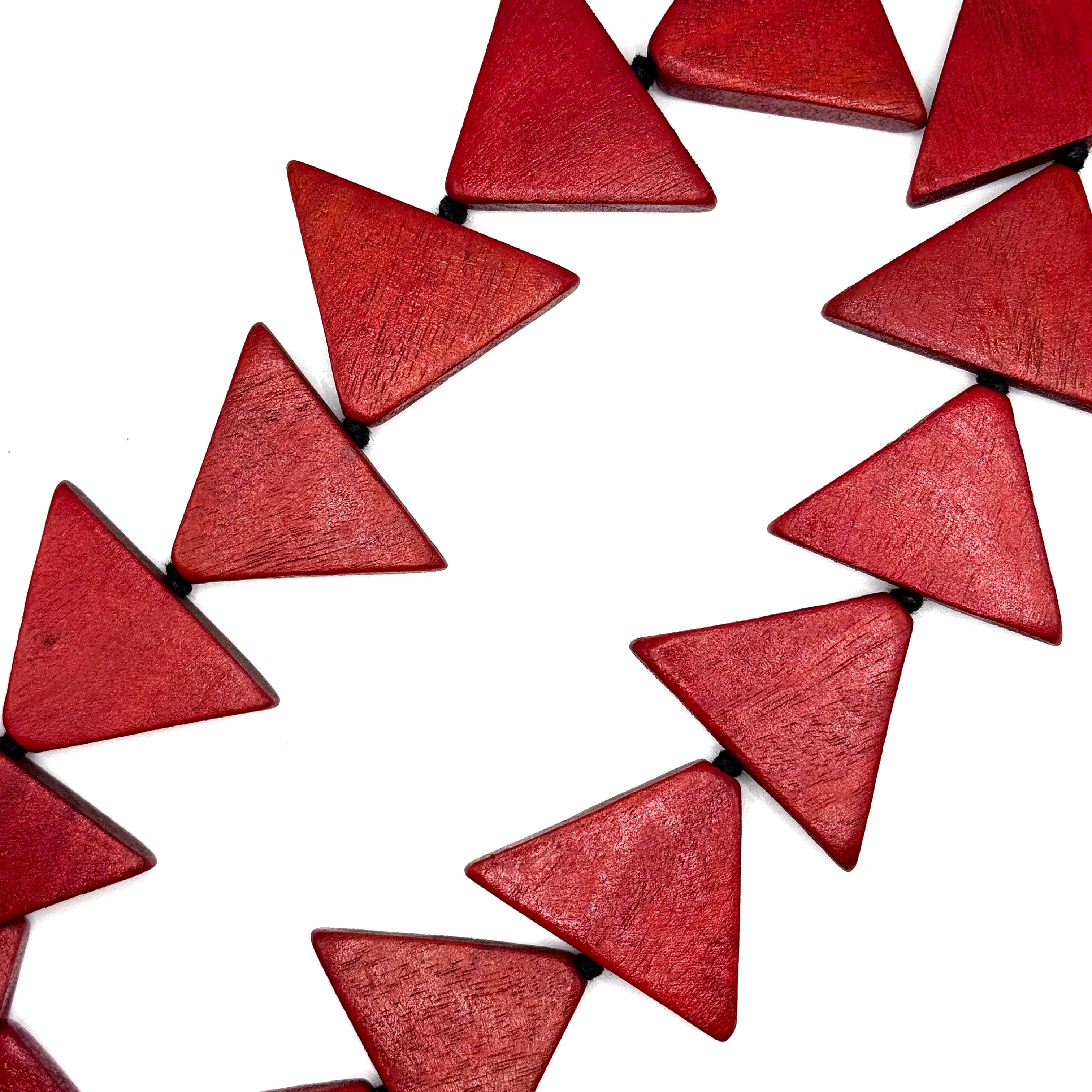 Collar Segitiga Rojo