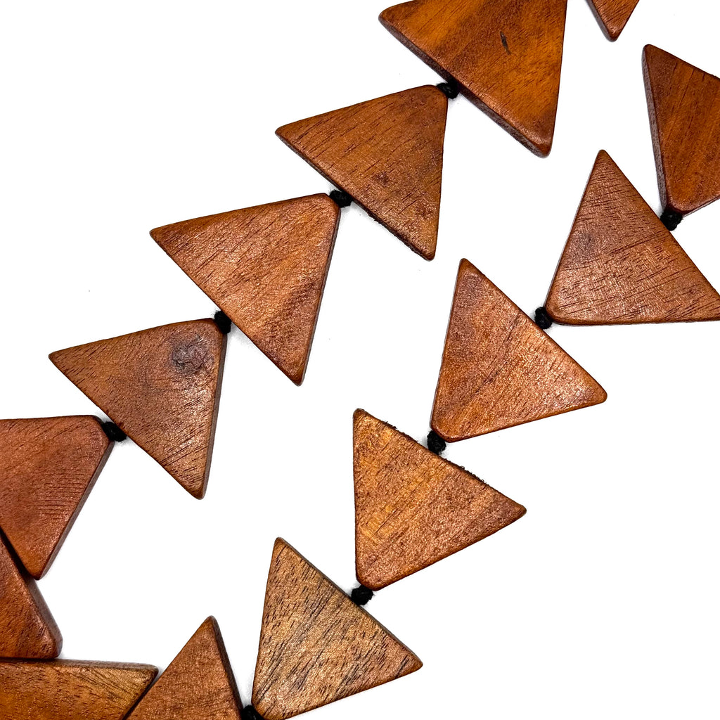 Collar Segitiga Natural Oscuro