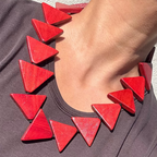 Collar Segitiga Rojo